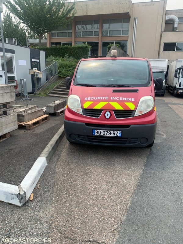 RENAULT Trafic II Fourgon Phase 2 L1H1 2.0 dCi 16V 90 cv - Товарен бус: снимка 1 RENAULT Trafic II Fourgon Phase 2 L1H1 2.0 dCi 16V 90 cv - Товарен бус: снимка 1