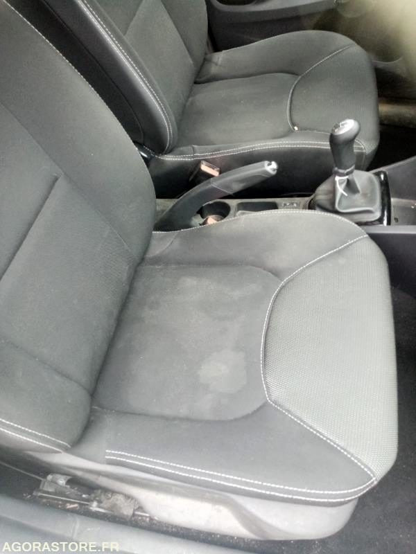 REnault Clio IV - 1.5 L Diesel - 276 000km - Лек автомобил: снимка 5 REnault Clio IV - 1.5 L Diesel - 276 000km - Лек автомобил: снимка 5