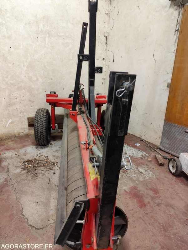 ROULEAU QUIVOGNE RSR 300 TRES PEU SERVI ANNEE 2003 - Градинска техника: снимка 1 ROULEAU QUIVOGNE RSR 300 TRES PEU SERVI ANNEE 2003 - Градинска техника: снимка 1