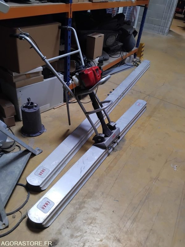 Règle Vibro-Lisseuse avec 1 règle long 200cm + 1 règle long 350cm. - Строително оборудване: снимка 1 Règle Vibro-Lisseuse avec 1 règle long 200cm + 1 règle long 350cm. - Строително оборудване: снимка 1