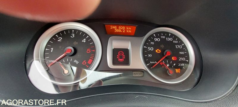 Renault Clio - 2011 - Лек автомобил: снимка 4 Renault Clio - 2011 - Лек автомобил: снимка 4