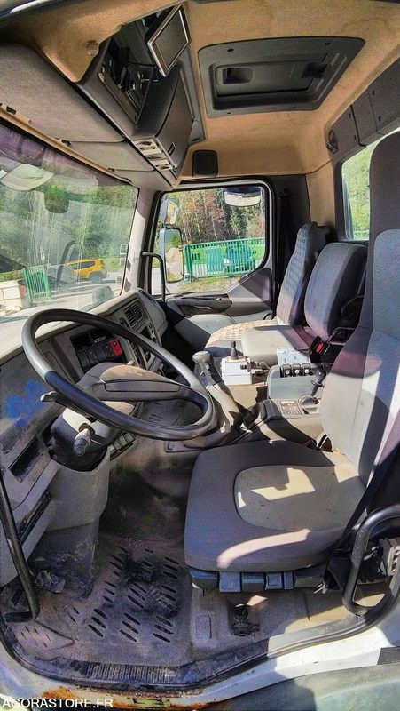 Renault KERAX 2004 - 252967 kms - Бус самосвал: снимка 5 Renault KERAX 2004 - 252967 kms - Бус самосвал: снимка 5