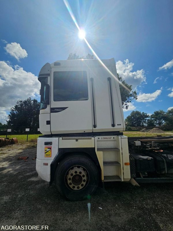 Renault Magnum 6x4 porteur ampliroll essieux relevables - Мултилифт с кука камион: снимка 4 Renault Magnum 6x4 porteur ampliroll essieux relevables - Мултилифт с кука камион: снимка 4