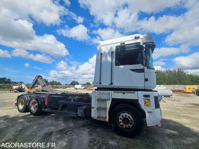 Renault Magnum 6x4 porteur ampliroll essieux relevables - Мултилифт с кука камион: снимка 3 Renault Magnum 6x4 porteur ampliroll essieux relevables - Мултилифт с кука камион: снимка 3