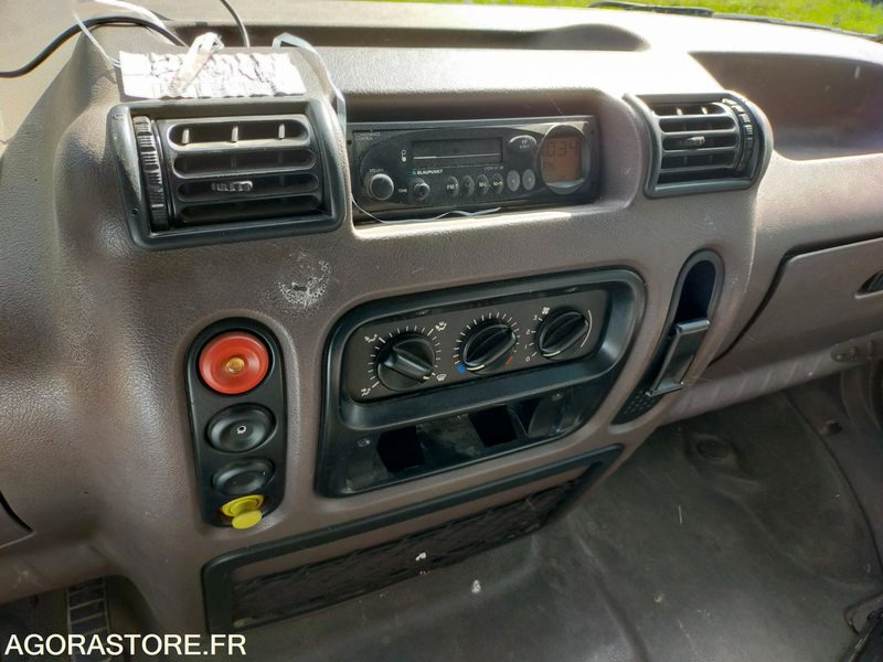 Товарен бус Renault Master DCI: снимка 20