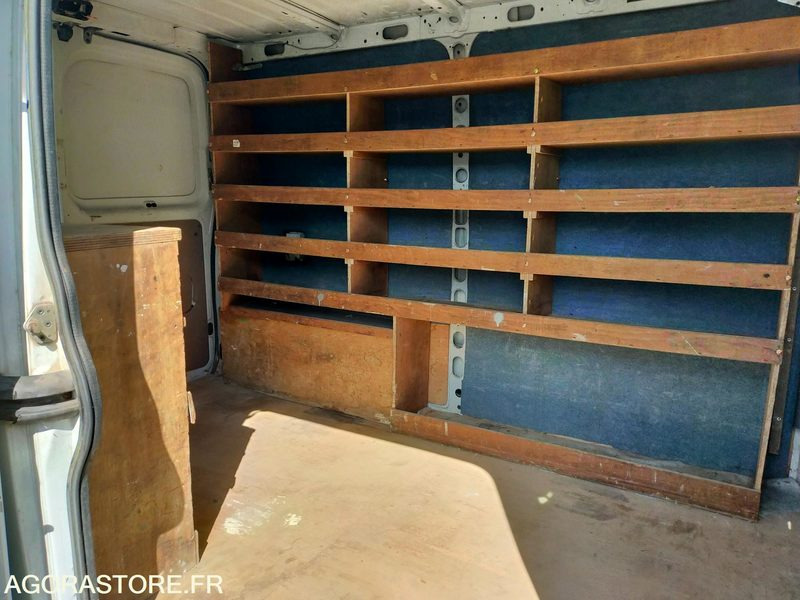 Товарен бус Renault Master DCI: снимка 17