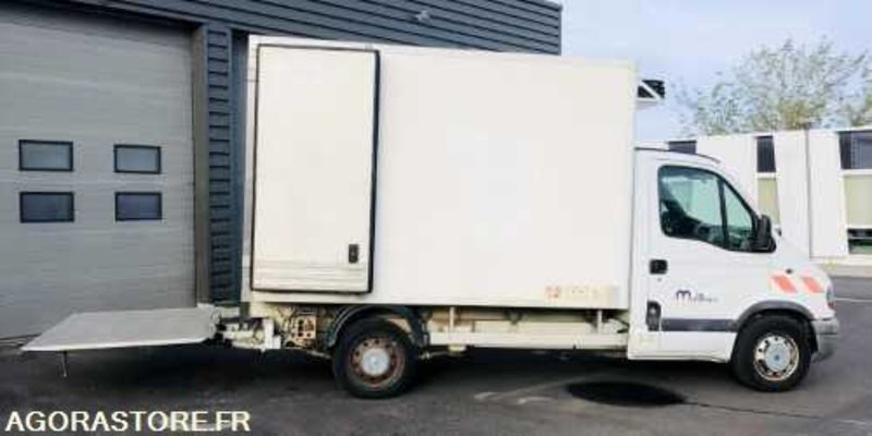 Renault Master Frigorifique 3T5 - 245575km - 2002 - Хладилен бус: снимка 4 Renault Master Frigorifique 3T5 - 245575km - 2002 - Хладилен бус: снимка 4