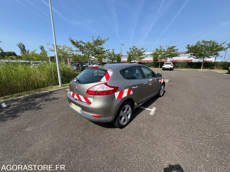 Renault Megane - 2011 - 223 032 km - Лек автомобил: снимка 4 Renault Megane - 2011 - 223 032 km - Лек автомобил: снимка 4