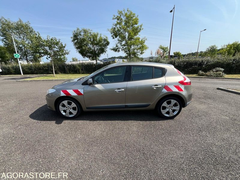 Renault Megane - 2011 - 223 032 km - Лек автомобил: снимка 3 Renault Megane - 2011 - 223 032 km - Лек автомобил: снимка 3