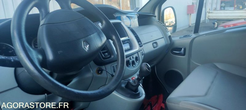 Renault Trafic 2 combi phrase . 2.0 dci 16v minibus long 90 cv - Микробус, Пътнически бус: снимка 4 Renault Trafic 2 combi phrase . 2.0 dci 16v minibus long 90 cv - Микробус, Пътнически бус: снимка 4