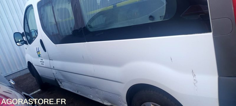 Renault Trafic 2 combi phrase . 2.0 dci 16v minibus long 90 cv - Микробус, Пътнически бус: снимка 2 Renault Trafic 2 combi phrase . 2.0 dci 16v minibus long 90 cv - Микробус, Пътнически бус: снимка 2