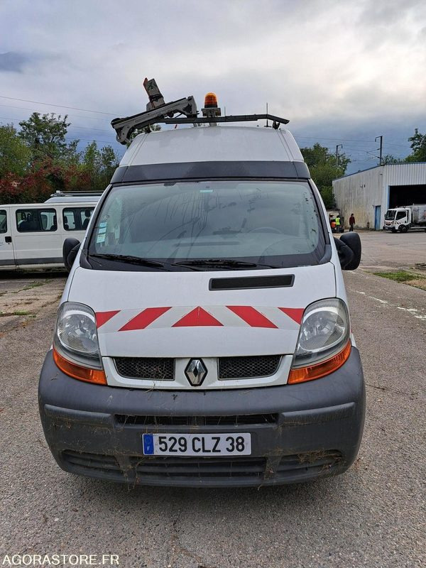 Renault Trafic - 2005 - 79515kms - 529 CLZ 38 - Товарен бус: снимка 3 Renault Trafic - 2005 - 79515kms - 529 CLZ 38 - Товарен бус: снимка 3