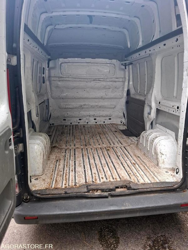 Renault Trafic 2012 - 30140 KMS vente professionnel et particulier - Товарен бус: снимка 4 Renault Trafic 2012 - 30140 KMS vente professionnel et particulier - Товарен бус: снимка 4