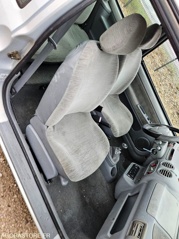 Renault Twingo - Лек автомобил: снимка 4 Renault Twingo - Лек автомобил: снимка 4