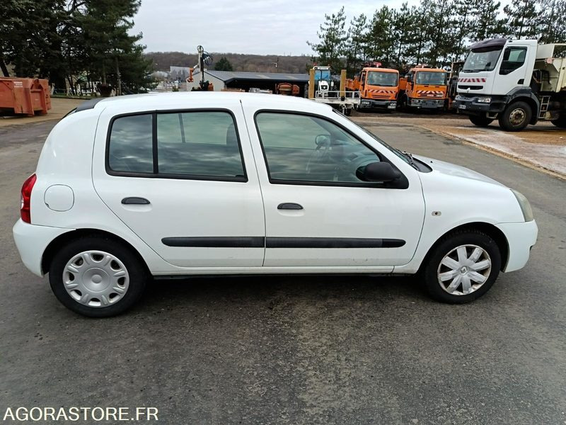 Renault clio 4618xk72 - Лек автомобил: снимка 3 Renault clio 4618xk72 - Лек автомобил: снимка 3