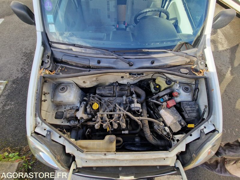 Renault kangoo - 2006 - 135075 - 433EEL91 - Малък ван: снимка 4 Renault kangoo - 2006 - 135075 - 433EEL91 - Малък ван: снимка 4