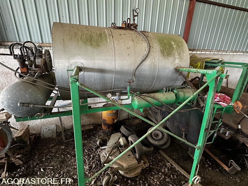 Repandeuse à bitume liquide sur berce - Schars - EPACCB 435 - 2500L 3Bars - 1987 - Гудронатор: снимка 1 Repandeuse à bitume liquide sur berce - Schars - EPACCB 435 - 2500L 3Bars - 1987 - Гудронатор: снимка 1