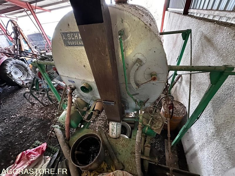 Repandeuse à bitume liquide sur berce - Schars - EPACCB 435 - 2500L 3Bars - 1987 - Гудронатор: снимка 2 Repandeuse à bitume liquide sur berce - Schars - EPACCB 435 - 2500L 3Bars - 1987 - Гудронатор: снимка 2