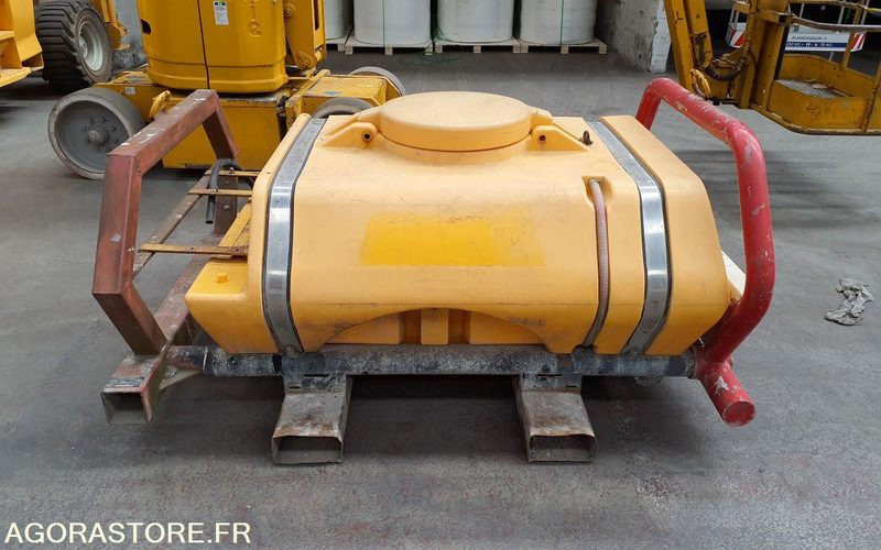 Réservoir d'eau divers pour SKID 940L pour pales - Строително оборудване: снимка 1 Réservoir d'eau divers pour SKID 940L pour pales - Строително оборудване: снимка 1