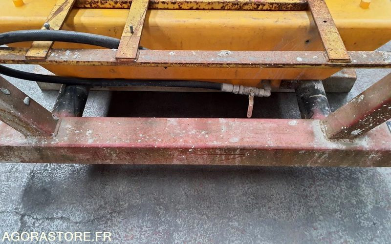 Réservoir d'eau divers pour SKID 940L pour pales - Строително оборудване: снимка 5 Réservoir d'eau divers pour SKID 940L pour pales - Строително оборудване: снимка 5