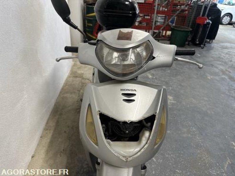SCOOTER HONDA SH125 - 2001 - 24167KM - 1087GF2A - Мотоциклет: снимка 3 SCOOTER HONDA SH125 - 2001 - 24167KM - 1087GF2A - Мотоциклет: снимка 3