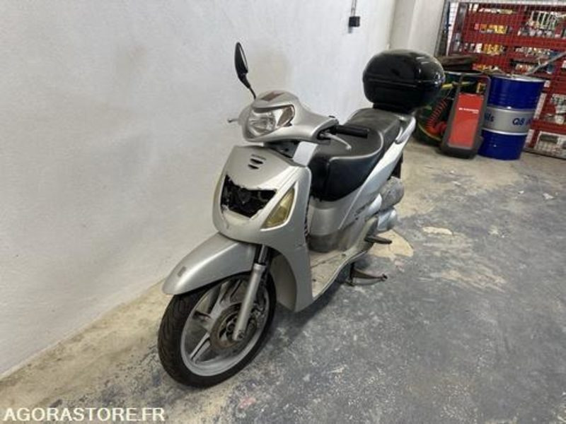 SCOOTER HONDA SH125 - 2001 - 24167KM - 1087GF2A - Мотоциклет: снимка 2 SCOOTER HONDA SH125 - 2001 - 24167KM - 1087GF2A - Мотоциклет: снимка 2