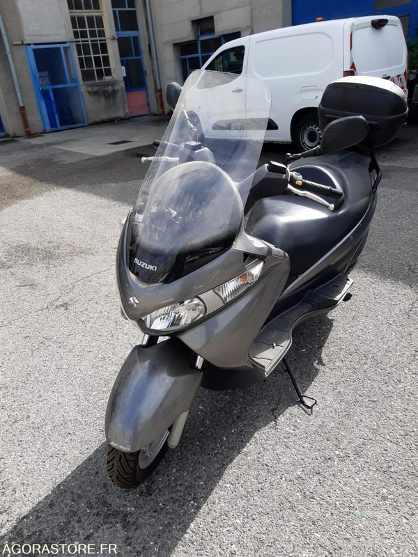 SCOOTER SUZUKI 125 - Мотоциклет: снимка 1 SCOOTER SUZUKI 125 - Мотоциклет: снимка 1