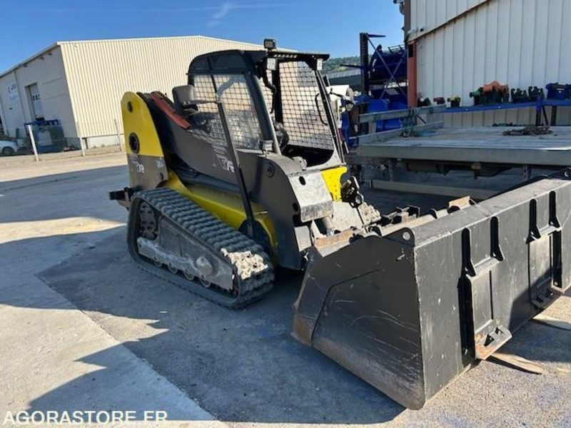SKID JCB T190 2007 1150 HRS AVEC GODETS, FOURCHE ET TOMBEREAU - Товарач: снимка 1 SKID JCB T190 2007 1150 HRS AVEC GODETS, FOURCHE ET TOMBEREAU - Товарач: снимка 1