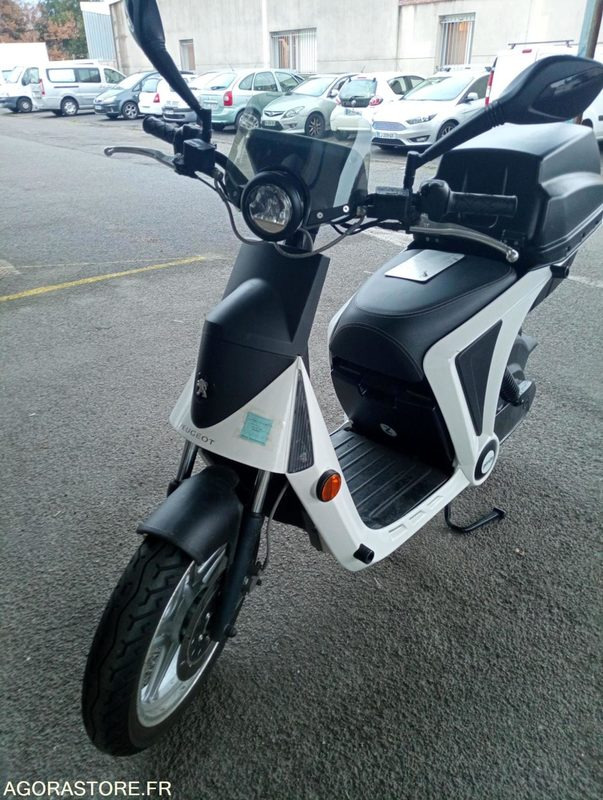 Scooter électrique Peugeot Genzee - Мотоциклет: снимка 1 Scooter électrique Peugeot Genzee - Мотоциклет: снимка 1