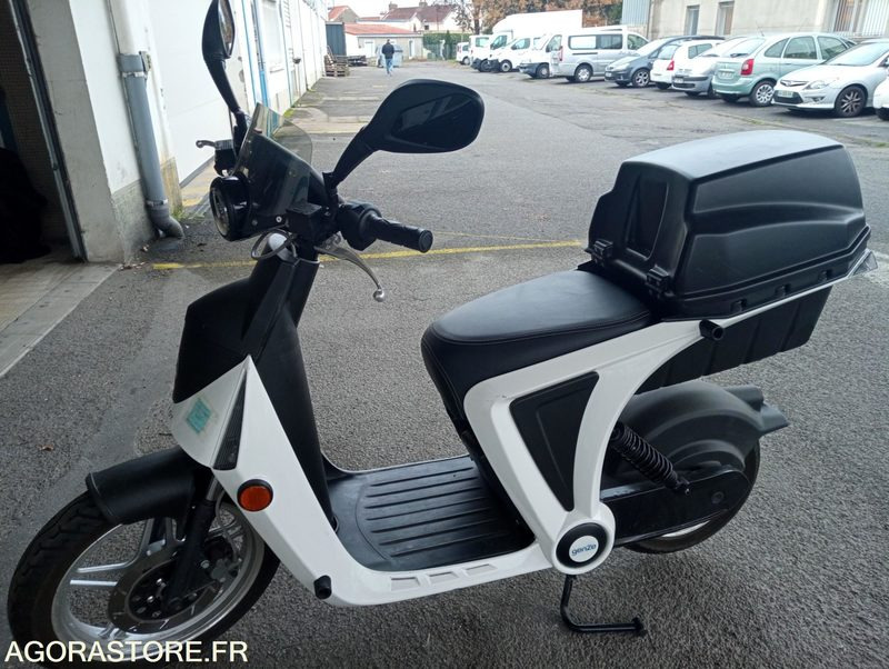 Scooter électrique Peugeot Genzee - Мотоциклет: снимка 2 Scooter électrique Peugeot Genzee - Мотоциклет: снимка 2