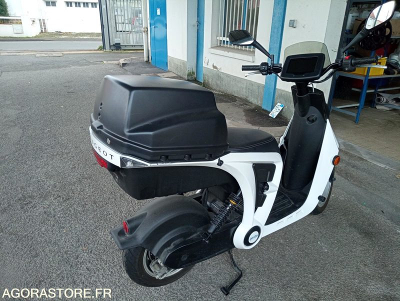 Scooter électrique Peugeot Genzee - Мотоциклет: снимка 4 Scooter électrique Peugeot Genzee - Мотоциклет: снимка 4