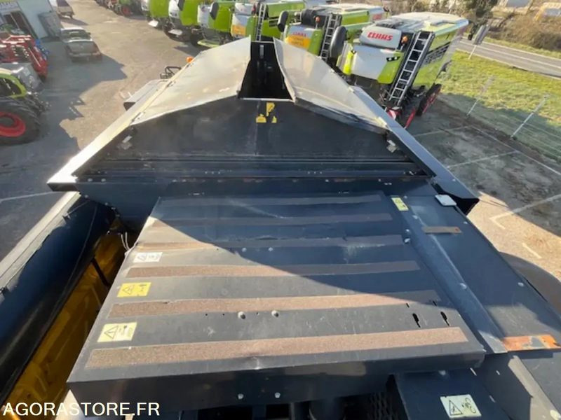 Селскостопанска техника MOISSONNEUSE NEW HOLLAND CR 9060 - 2007 / 3515H: снимка 17 Селскостопанска техника MOISSONNEUSE NEW HOLLAND CR 9060 - 2007 / 3515H: снимка 17