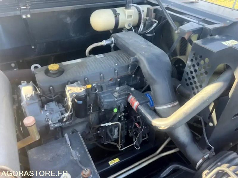 Селскостопанска техника MOISSONNEUSE NEW HOLLAND CR 9060 - 2007 / 3515H: снимка 19 Селскостопанска техника MOISSONNEUSE NEW HOLLAND CR 9060 - 2007 / 3515H: снимка 19