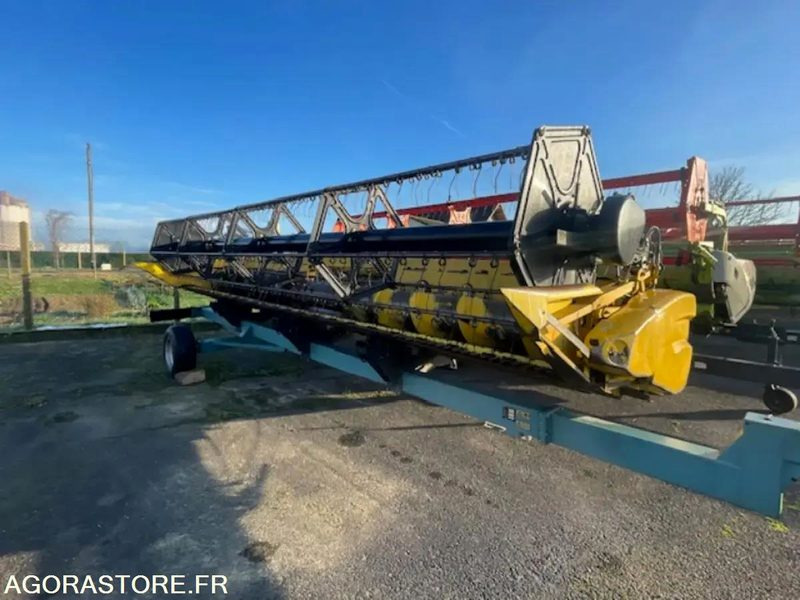 Селскостопанска техника MOISSONNEUSE NEW HOLLAND CR 9060 - 2007 / 3515H: снимка 11 Селскостопанска техника MOISSONNEUSE NEW HOLLAND CR 9060 - 2007 / 3515H: снимка 11