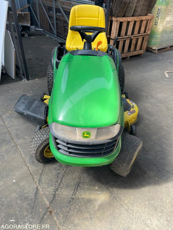 TONDEUSE AUTOPORTEE JOHN DEERE LA155 ESSENCE (PRIX AFFICHE HT - TVA 20%) - Косачка за трева: снимка 1 TONDEUSE AUTOPORTEE JOHN DEERE LA155 ESSENCE (PRIX AFFICHE HT - TVA 20%) - Косачка за трева: снимка 1