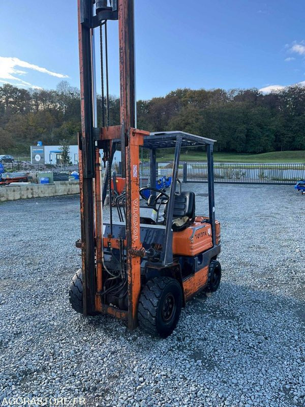 TOYOTA chariot levée libre TOYOTA 025FD18 Diesel - Дизелов мотокар: снимка 3 TOYOTA chariot levée libre TOYOTA 025FD18 Diesel - Дизелов мотокар: снимка 3