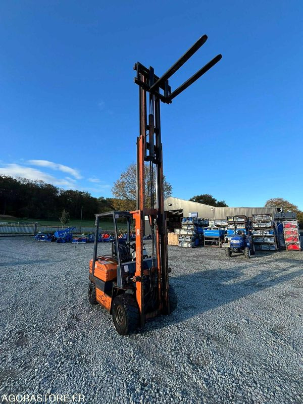 TOYOTA chariot levée libre TOYOTA 025FD18 Diesel - Дизелов мотокар: снимка 1 TOYOTA chariot levée libre TOYOTA 025FD18 Diesel - Дизелов мотокар: снимка 1