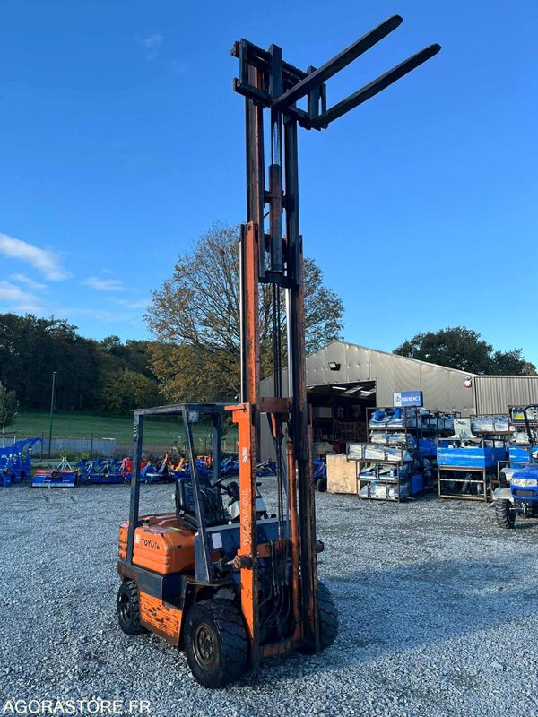 TOYOTA chariot levée libre TOYOTA 025FD18 Diesel - Дизелов мотокар: снимка 4 TOYOTA chariot levée libre TOYOTA 025FD18 Diesel - Дизелов мотокар: снимка 4