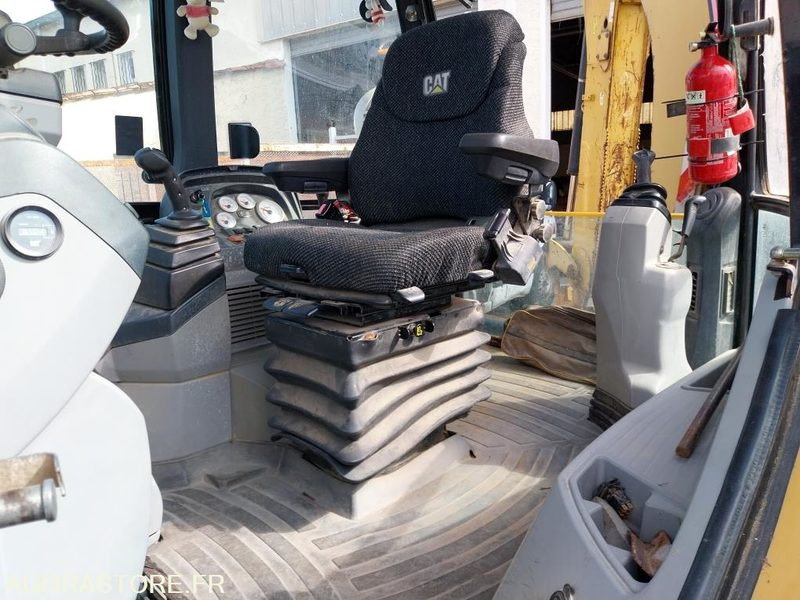 TRACTOPELLE CATERPILLAR 444 E - Багер-товарач: снимка 5 TRACTOPELLE CATERPILLAR 444 E - Багер-товарач: снимка 5
