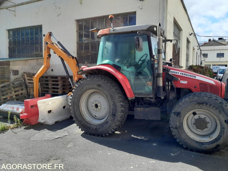 Tracteur Massey Ferguson + broyeur Noremat - Трактор: снимка 1 Tracteur Massey Ferguson + broyeur Noremat - Трактор: снимка 1