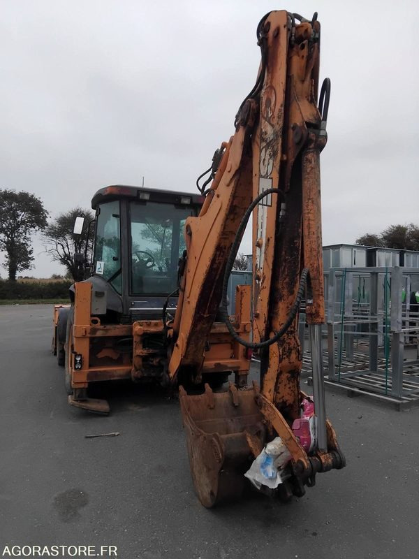 Tractopelle Case 580SR-4PT - Багер-товарач: снимка 3 Tractopelle Case 580SR-4PT - Багер-товарач: снимка 3