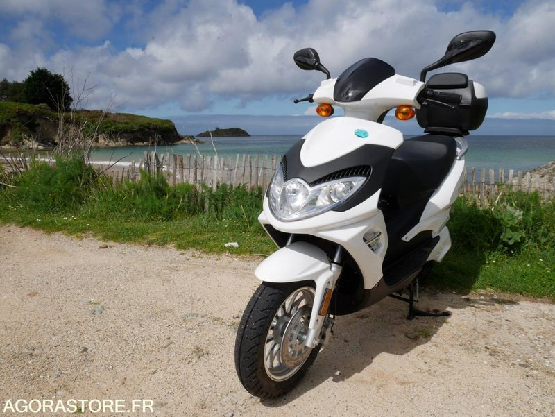 VÉHICULE RÉCUPÉRABLE A QUIBERON - 1 Scooter Easy Watts - E-stock - Мотоциклет: снимка 1 VÉHICULE RÉCUPÉRABLE A QUIBERON - 1 Scooter Easy Watts - E-stock - Мотоциклет: снимка 1