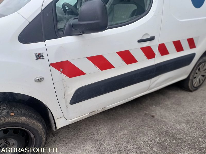 VU FOURGONNETTE CITROEN BERLINGO DANGEL 4X4 (BV changée avec embrayage) - Малък ван: снимка 4 VU FOURGONNETTE CITROEN BERLINGO DANGEL 4X4 (BV changée avec embrayage) - Малък ван: снимка 4