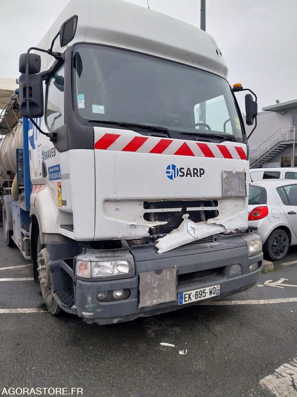 Tracteur RENAULT ADR pompe anneau liquide - 2003/ 808 664KM (ACCIDENTE) - Влекач: снимка 1 Tracteur RENAULT ADR pompe anneau liquide - 2003/ 808 664KM (ACCIDENTE) - Влекач: снимка 1