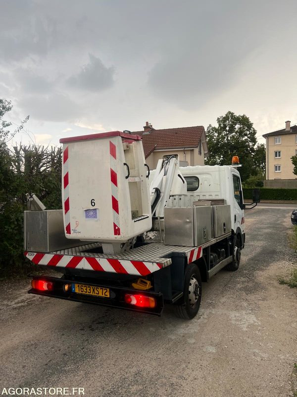 Nissan cabstar 2.5 dci nacelle 7m 129353km - Малък ван: снимка 4 Nissan cabstar 2.5 dci nacelle 7m 129353km - Малък ван: снимка 4