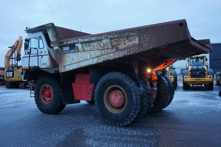 Кариерен самосвал CAT 769 D: снимка 17
