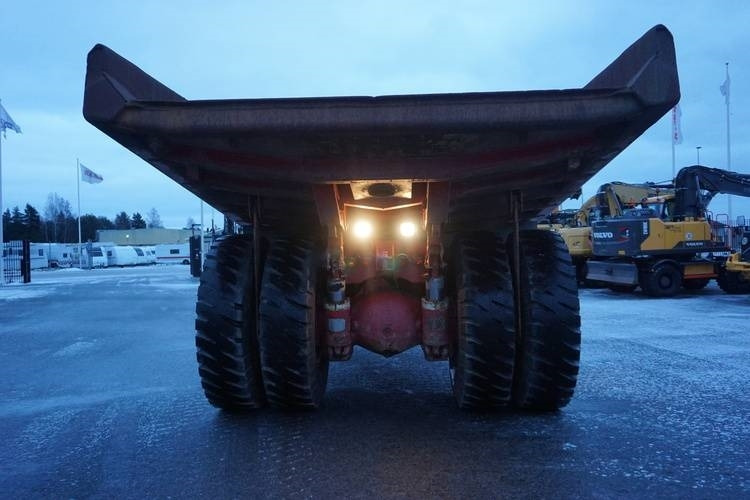 Кариерен самосвал CAT 769 D: снимка 16