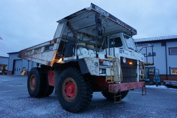 Кариерен самосвал CAT 769 D: снимка 13