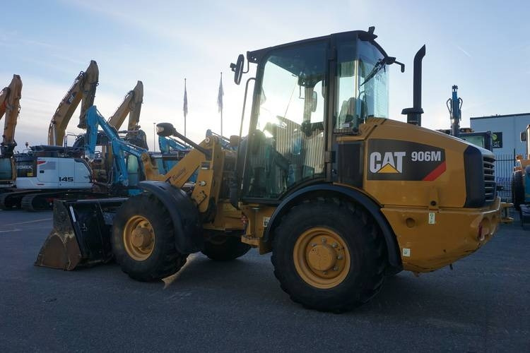 CAT 906M - Колесен товарач: снимка 1 CAT 906M - Колесен товарач: снимка 1