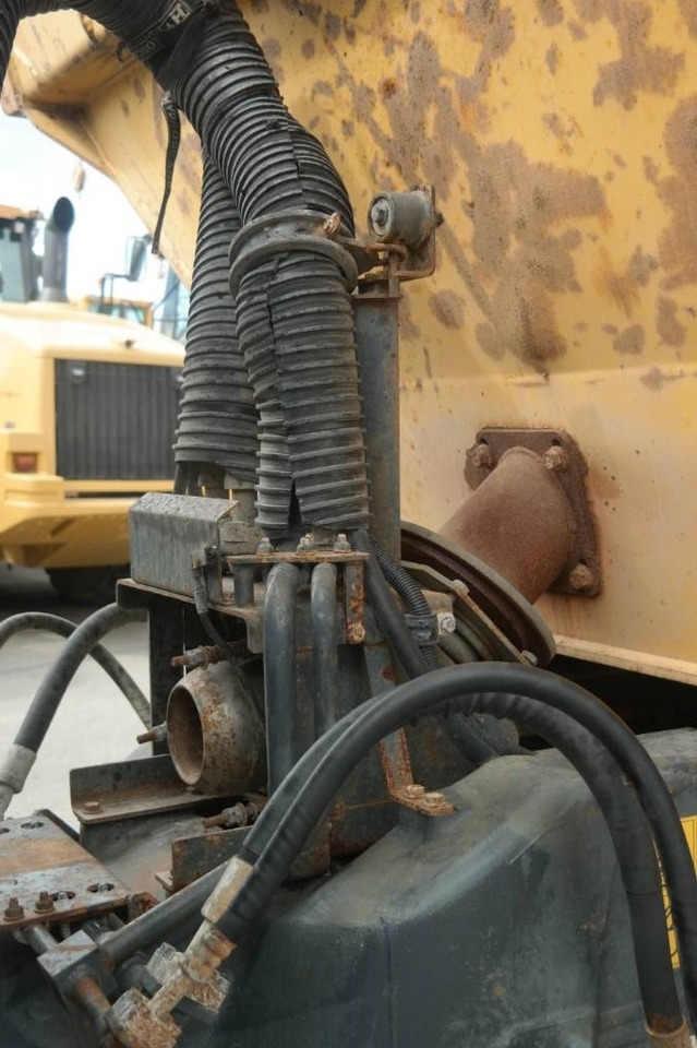 Съчленен самосвал Komatsu HM 300-2: снимка 12